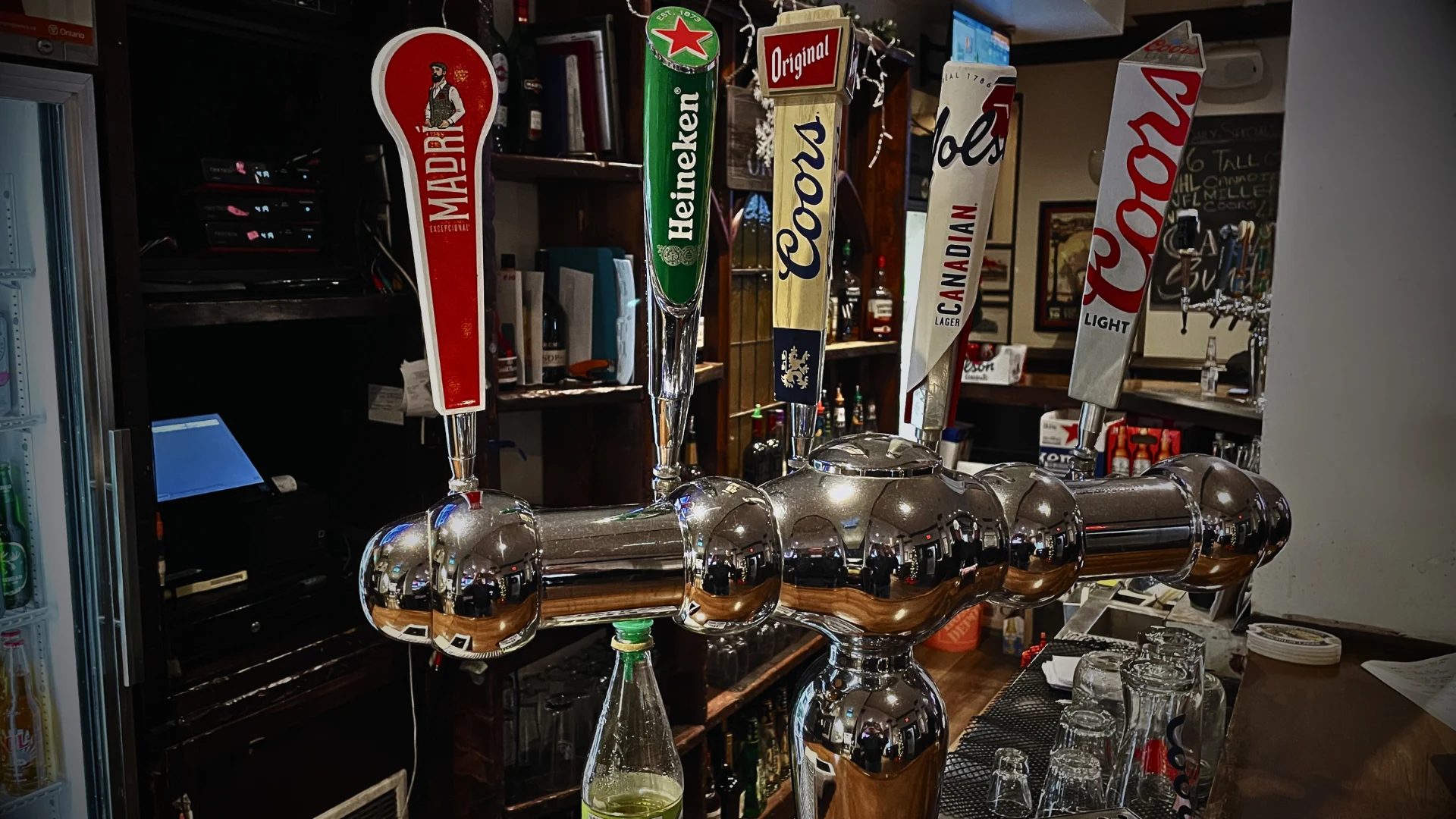 Draught taps at the Franklin House bar